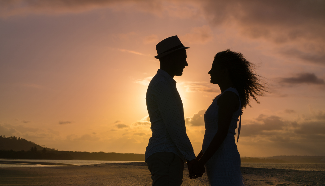 10 ROMANTIC HONEYMOON DATE IDEAS